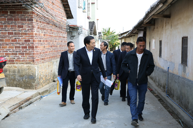扶貧助貧| 廣電計(jì)量黨委書記黃敦鵬一行赴英德市對口幫扶村開展精準(zhǔn)扶貧工作