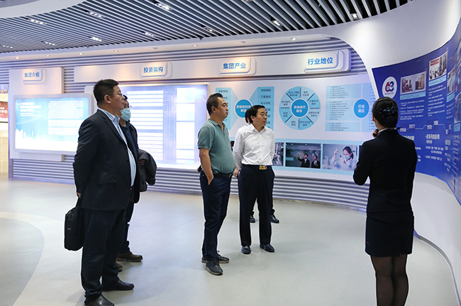 大連檢驗(yàn)檢測(cè)集團(tuán)黨委書(shū)記、董事長(zhǎng)李強(qiáng)一行到訪廣電計(jì)量開(kāi)展交流洽談